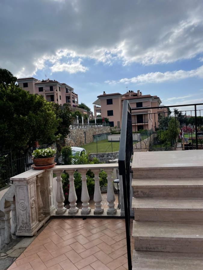 Apartment Aurora & Nicole Ideal Per Biker Con Terazza Vista Mare Parcheggio E Wi-Fi Gratuiti Pietra Ligure Bagian luar foto