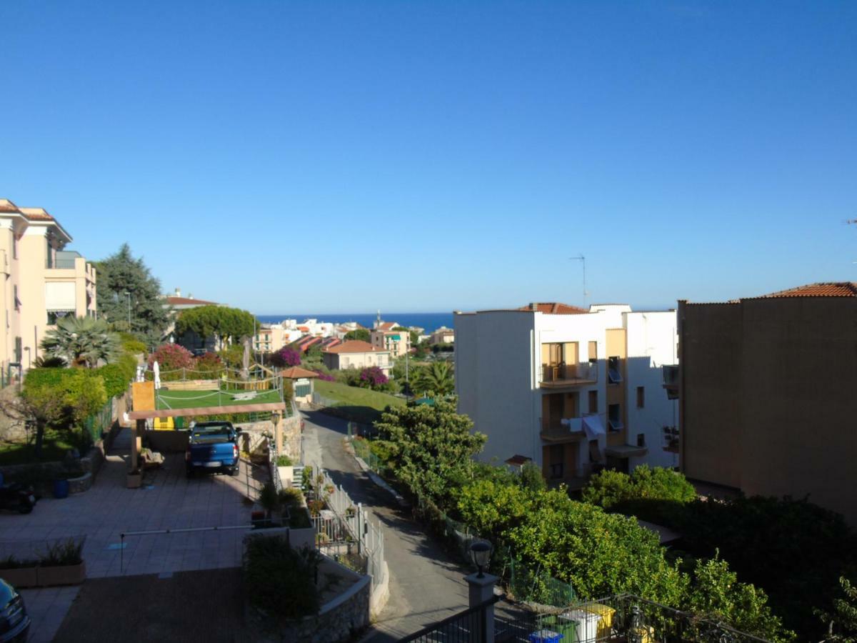 Apartment Aurora & Nicole Ideal Per Biker Con Terazza Vista Mare Parcheggio E Wi-Fi Gratuiti Pietra Ligure Bagian luar foto